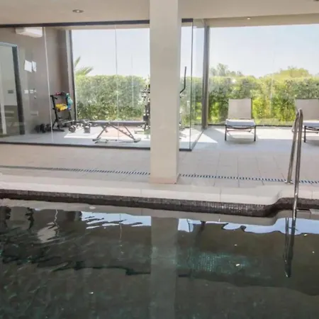Sea View With Year-round Open Pool Manilva