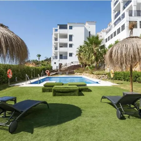 Sea View With Year-round Open Pool Manilva