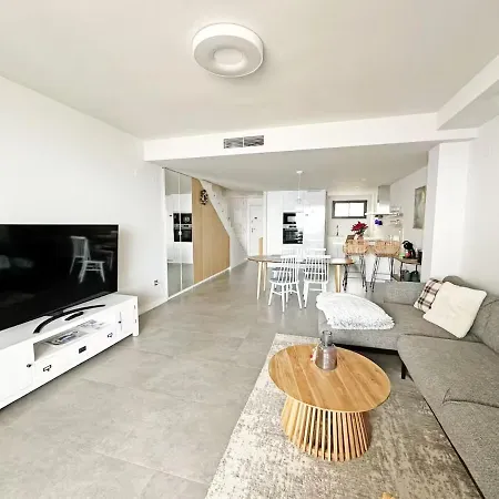 Sea View With Year-round Open Pool *