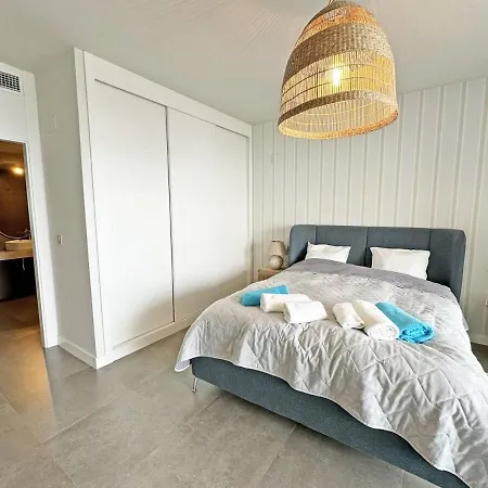 Sea View With Year-round Open Pool Manilva