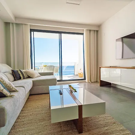 Sea View With Year-round Open Pool *
