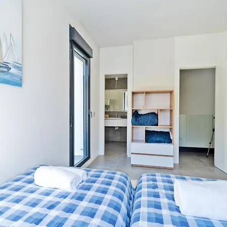 Sea View With Year-round Open Pool Apartment