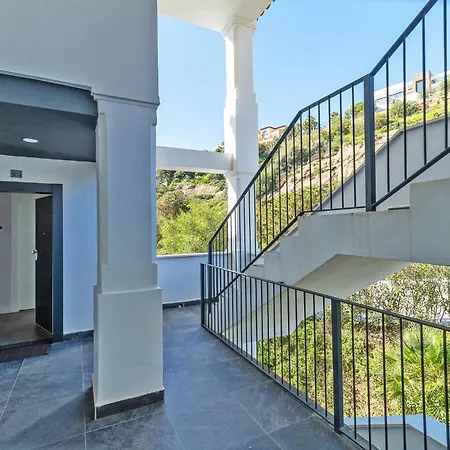 Sea View With Year-round Open Pool Manilva