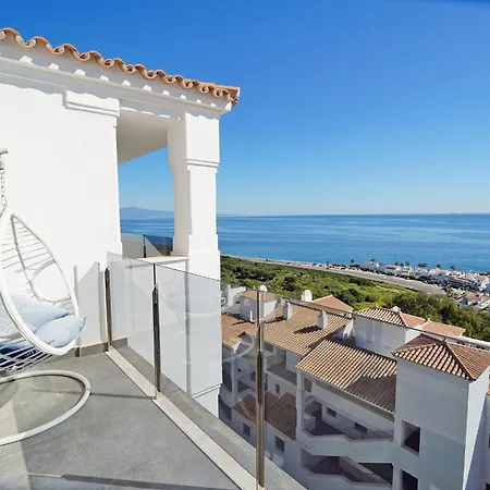 Sea View With Year-round Open Pool Manilva