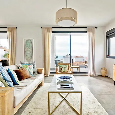 Sea View With Year-round Open Pool Apartment