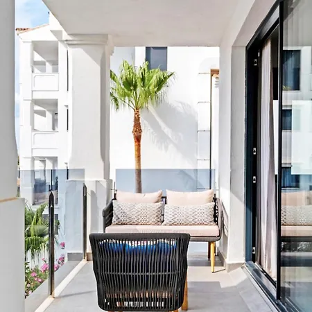 Sea View With Year-round Open Pool Apartment